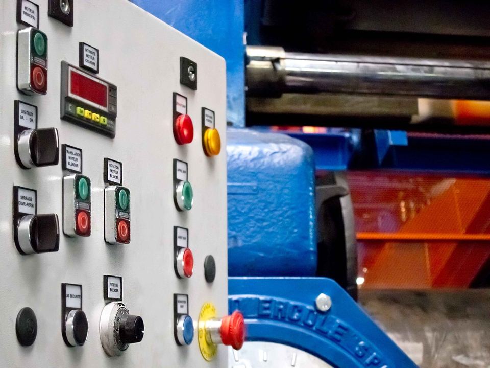 Mandos de una máquina en Tánger