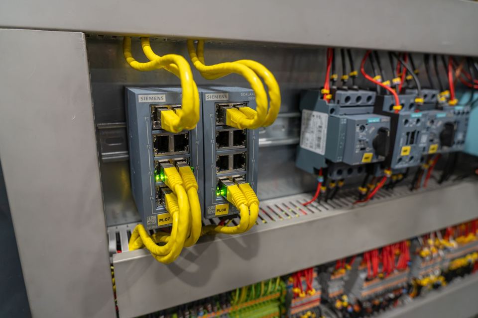 Switches industriales Siemens y protecciones de motor