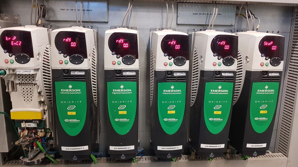 Variadores Emerson Unidrive en una máquina renovada